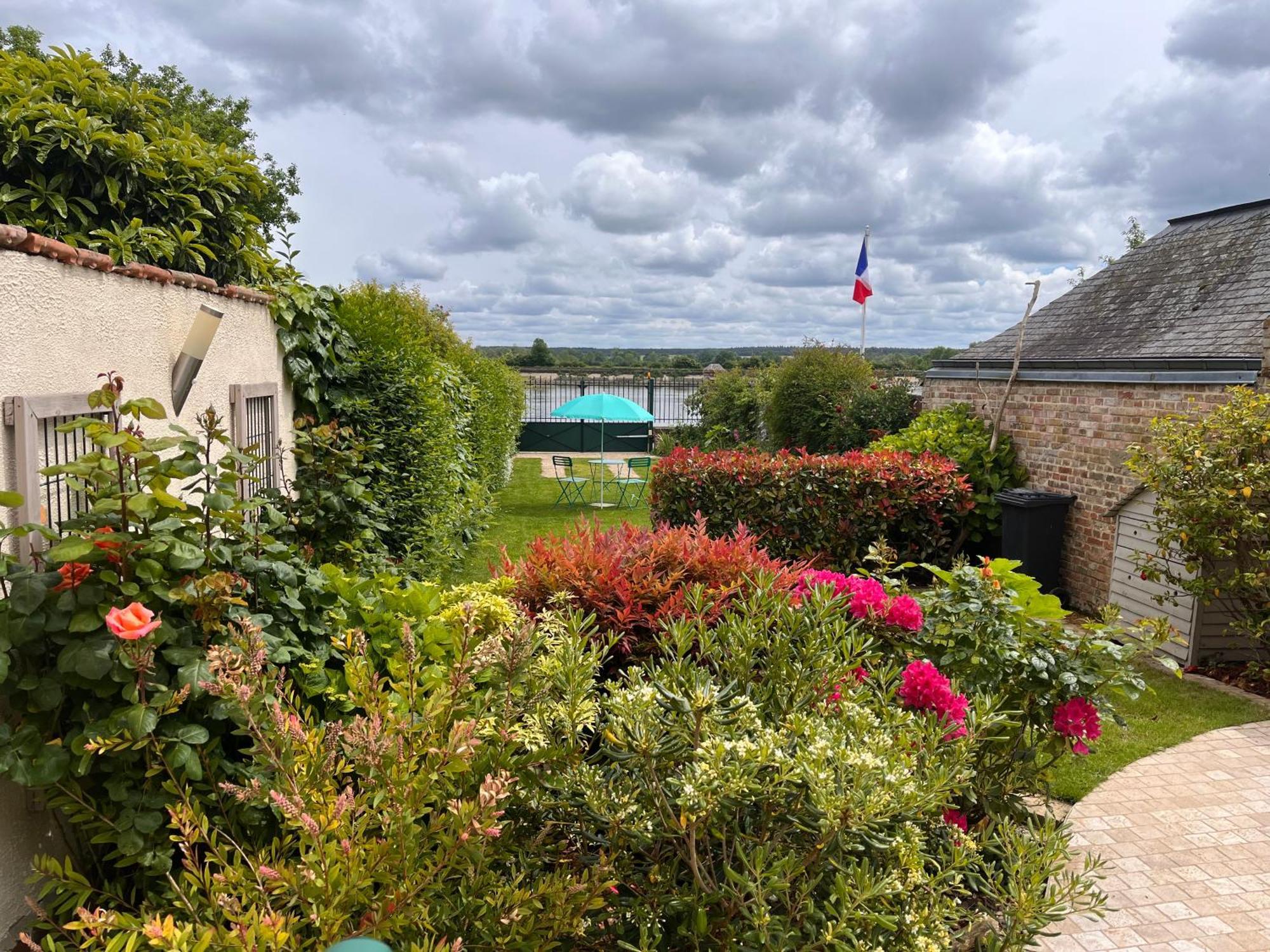Gite La Fleur De Seine Villequier Exterior photo